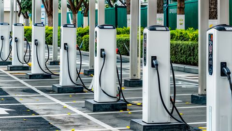 Komercyjne Stacje Ładowania Pojazdów Elektrycznych (EV) DC